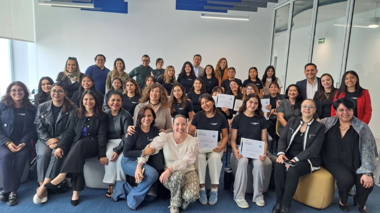 Universitarias ganan el Hack Day 2025 con
